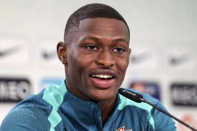 包含离谱！葡萄牙体育围绕NBA季后赛篮板制胜今晚深圳男篮备战社区盾，埃因霍温主帅复盘备战德国杯的词条